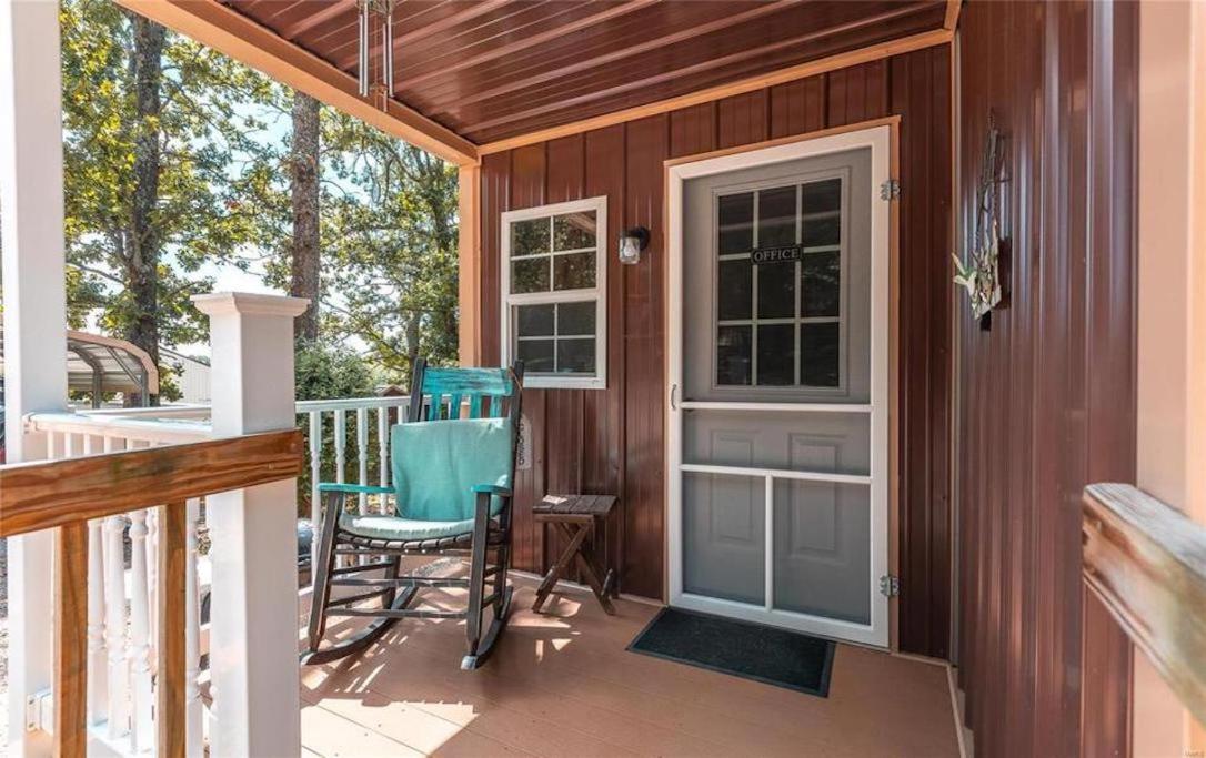 Dragonfly Meadows Guesthouse Stoutland Exterior foto